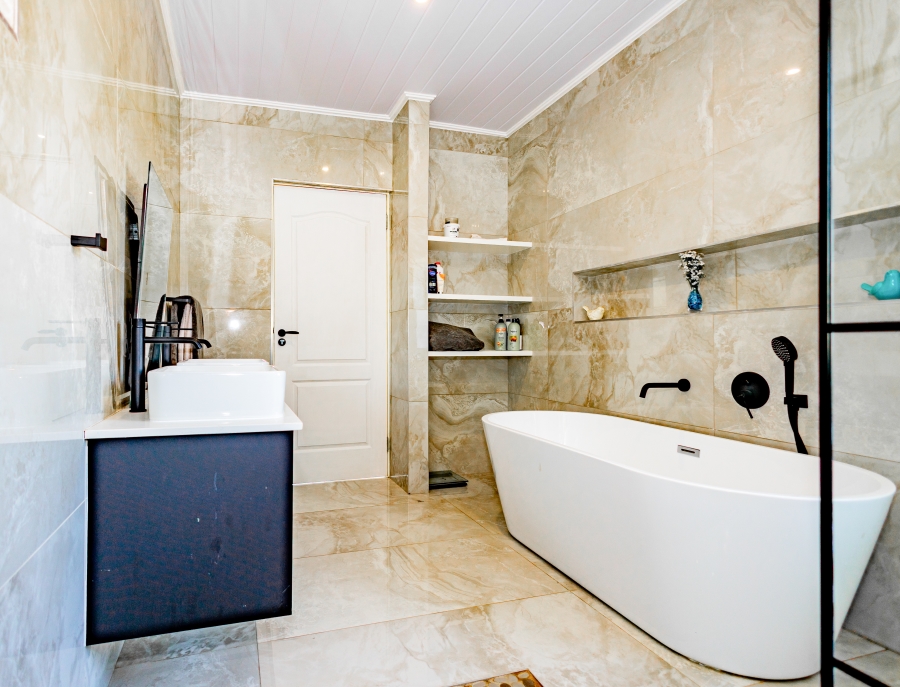 4 Bedroom Property for Sale in Oude Westhof Western Cape